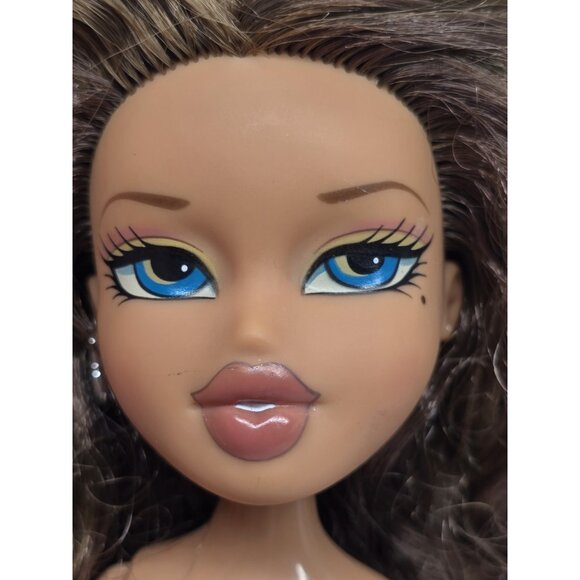 Bratz Back To School Yasmin Doll - Picture 4 of 16